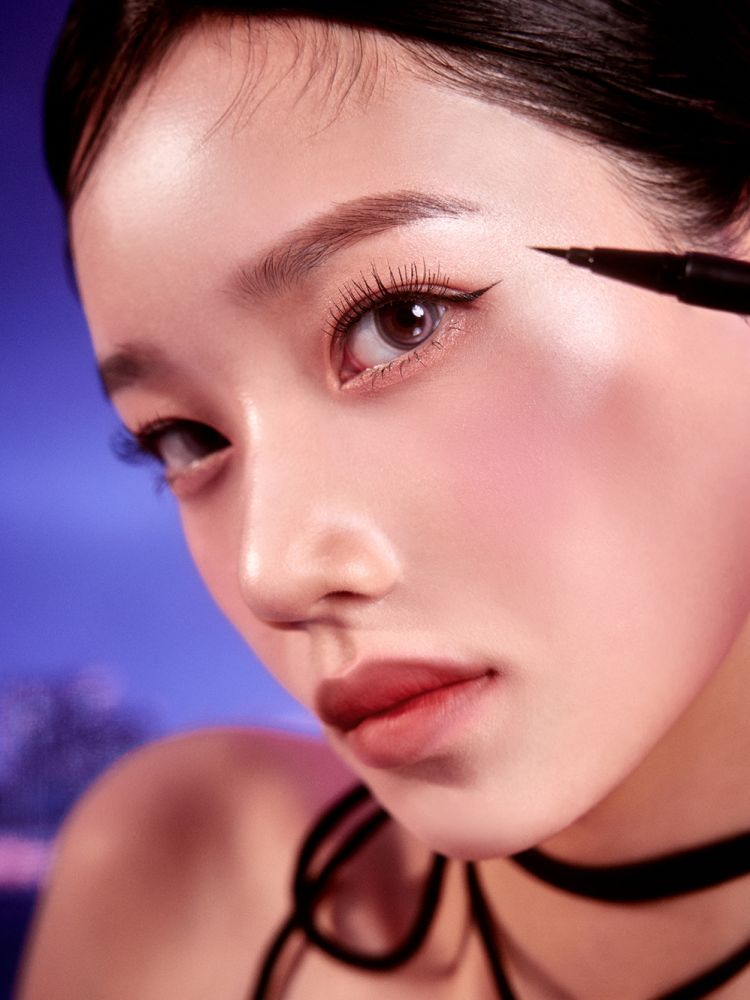 قلم تحديد العيون Hevvy Makeup Define (لونان) 0.6 جم