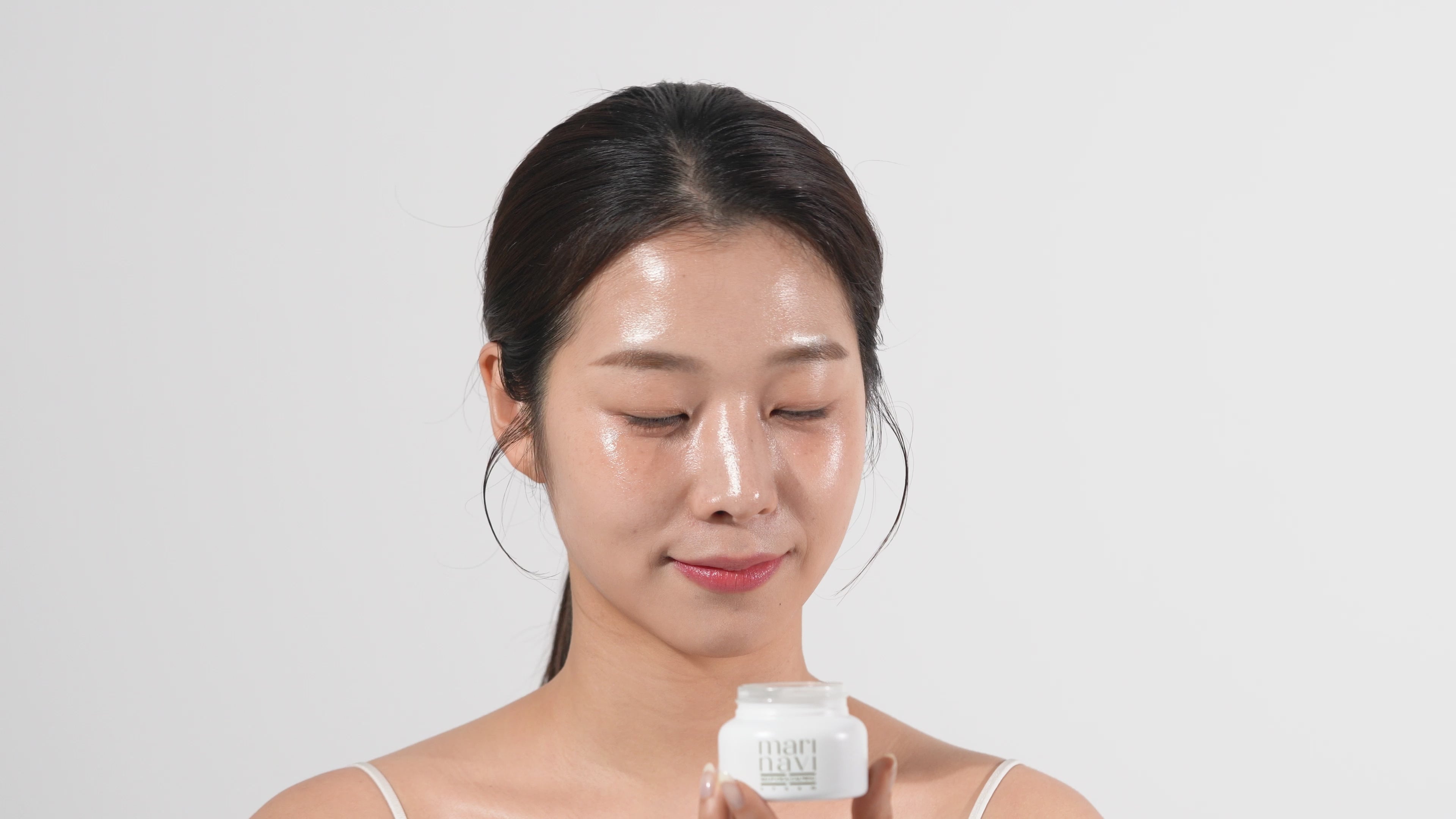 Load video: MARINABI Kelp Cica Calming Cream 50ml