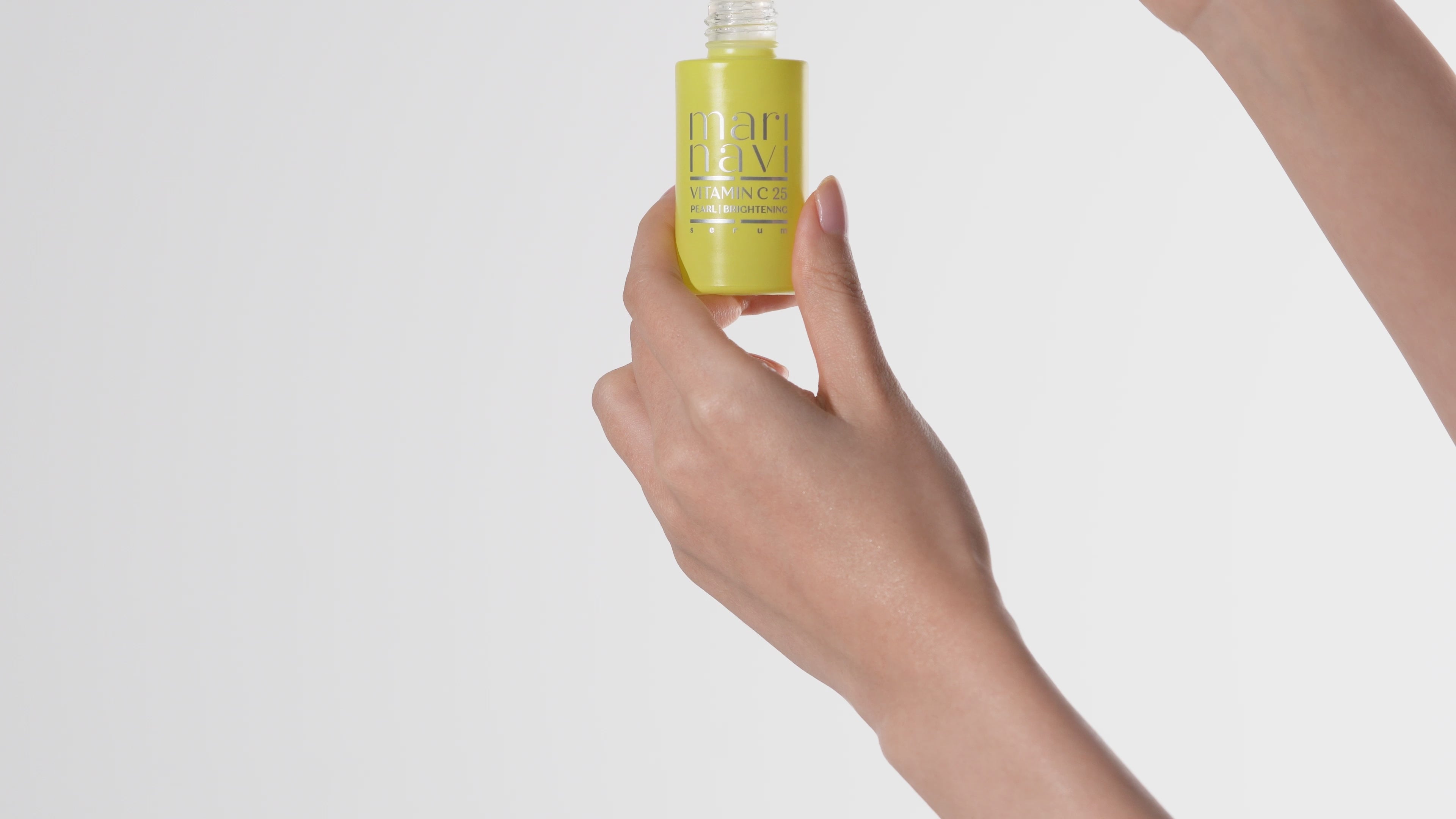 تحميل الفيديو: MARINABI Vitamin C 25 Pearl Brightening Serum 30ml